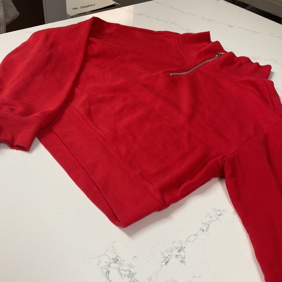 H&M red cropped sweater - Picture 2 of 5